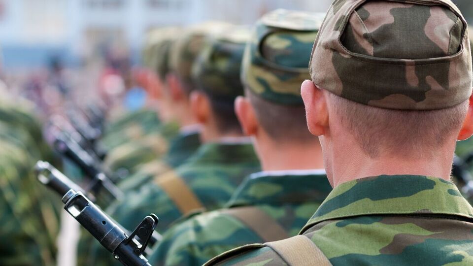 Окупанти масово пишуть заяви про звільнення, свідчить перехоплення розмови, яке опублікувало ГУР