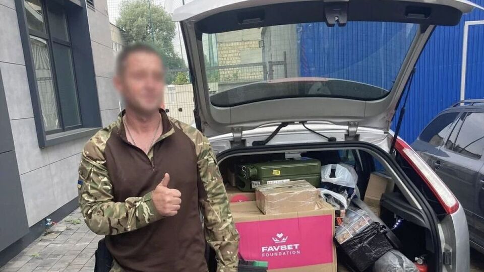 Волонтеры привезли генераторы, аккумуляторы, стабилизаторы напряжения и другое оборудование