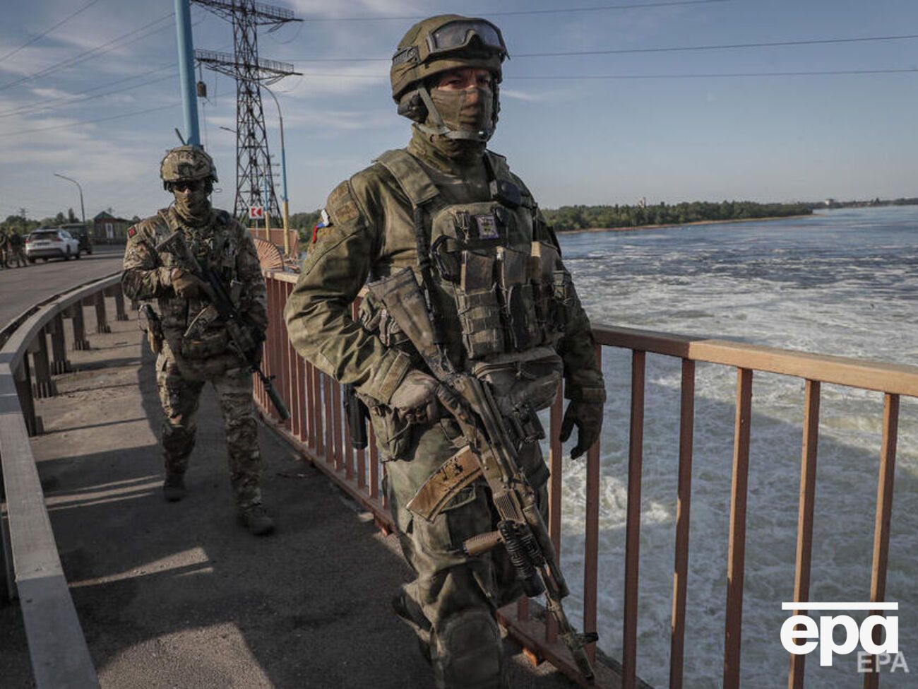 Оккупанты хотят построить импровизированный мост