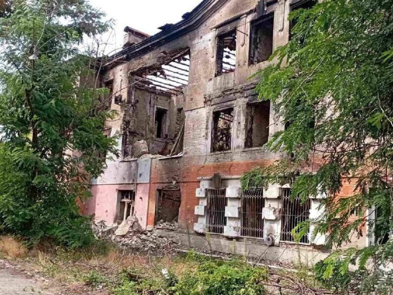 Российские оккупанты пытаются полностью захватить Луганскую область