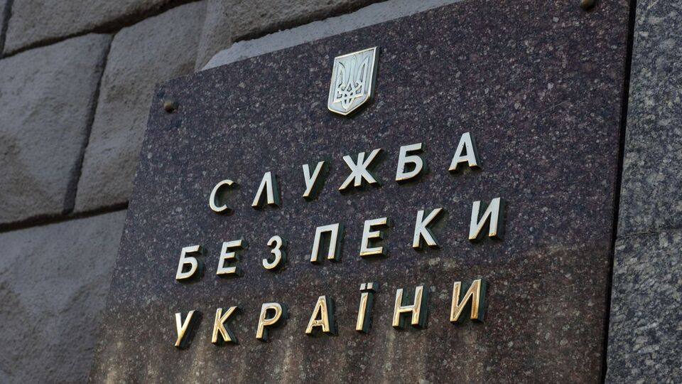 СБУ встановила, що значну частину пожертв підозрюваний передавав на купівлю військового спорядження бойовикам "ЛНР" та "ДНР"