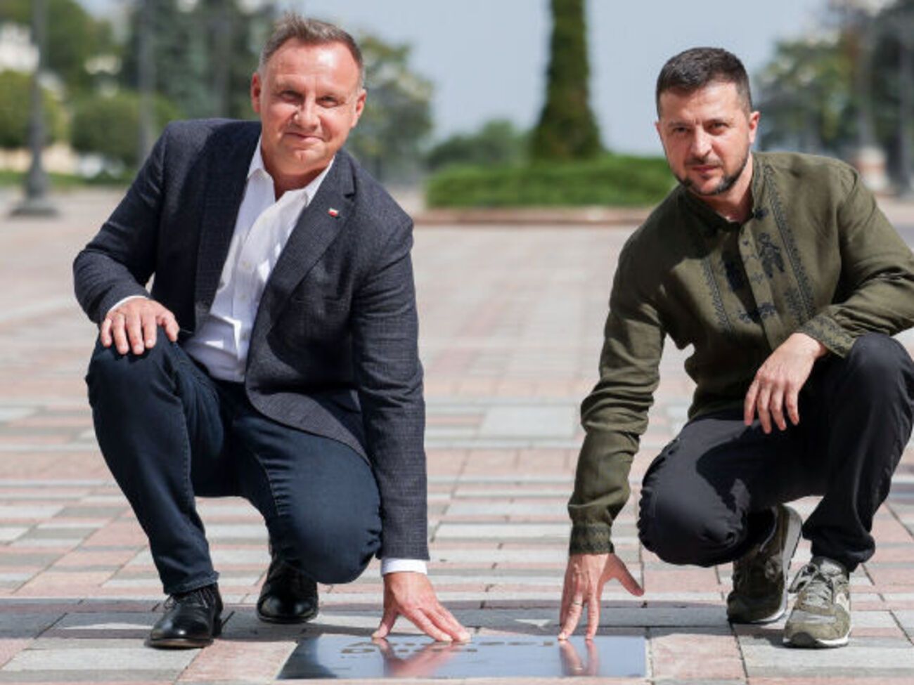 Володимир Зеленський та Анджей Дуда відкрили в центрі Києва Алею сміливості