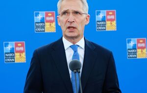 НАТО повністю солідарний з Україною, зазначив Столтенберг