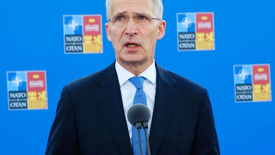 НАТО полностью солидарен с Украиной, отметил Столтенберг
