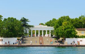 Над морем в Севастополе оккупанты сбили беспилотник