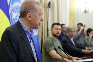Ердоган (ліворуч) зазначив, що 18 серпня під час візиту до Львова знову підтвердив позицію Туреччини щодо війни РФ проти України