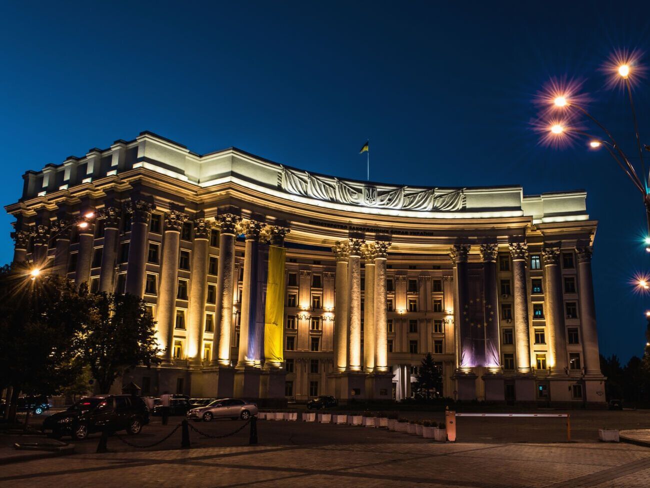 Україна документує всі факти, пов'язані з підготовкою та організацією ймовірного судилища над українськими захисниками, зазначили у МЗС