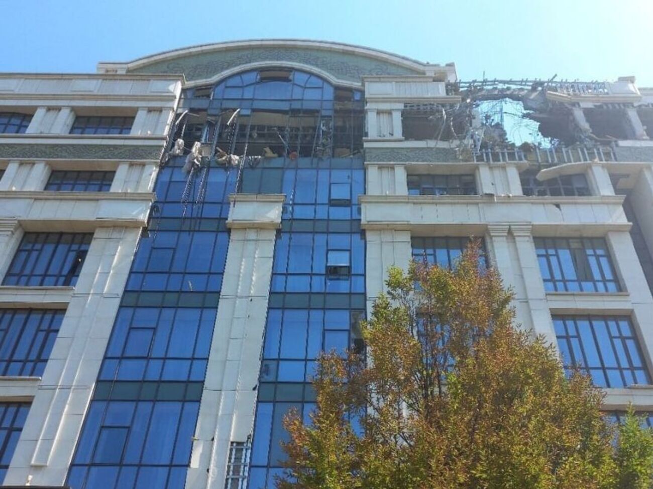 Здание, где находится "администрация" Пушилина, обстреляли 23 августа