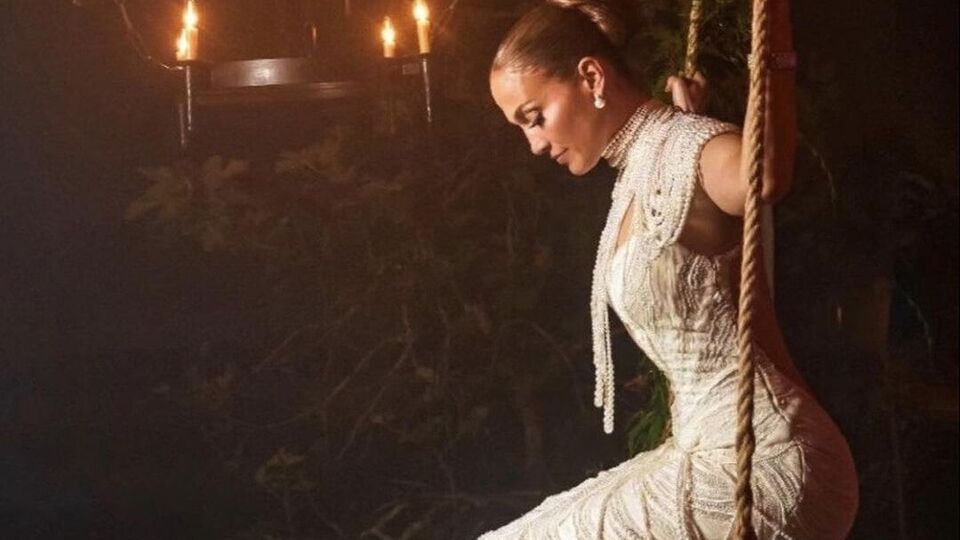 Лопес під час весільної вечірки змінила три вбрання