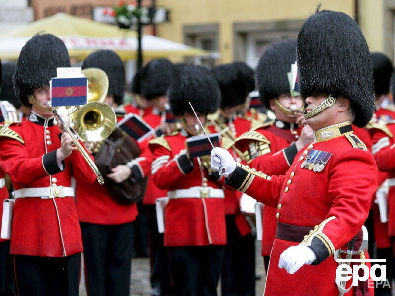 Оркестр шотландской гвардии исполнил песню Stefania на параде конной гвардии