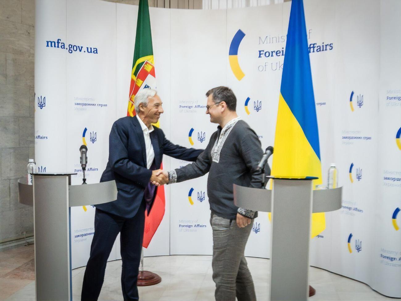 Кулеба (праворуч) подякував Кравіньйо за підтримку