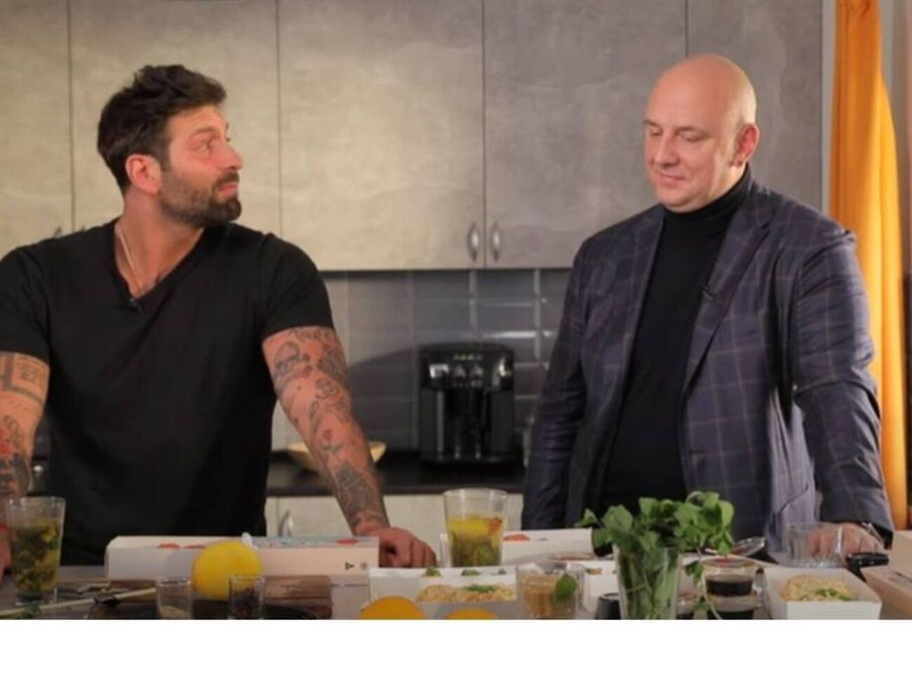 За словами Салема, він не закликає Потапа брати до рук зброю, а просить про підтримку