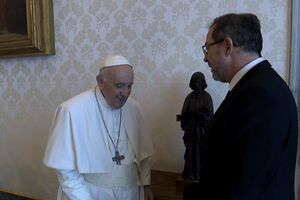 Не можна говорити в одних і тих самих категоріях про агресора та жертву, заявив посол України у Ватикані у відповідь на слова папи