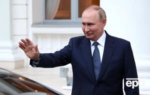 По данным российских СМИ, Путин не смог предложить россиянам внятное обоснование экономическим трудностям и попробует погасить недовольство раздачей денег