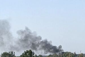 В жилых домах, находящихся рядом с эпицентром удара, выбиты окна, двери, отметил Гамалий