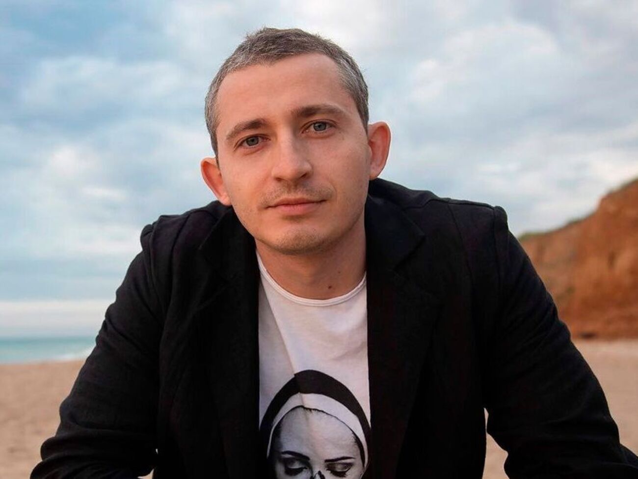 Сергія: Навіть найтупіша людина бачить, що відбувається. І займає позицію "за" чи "проти"