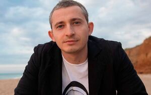 Сергія: Навіть найтупіша людина бачить, що відбувається. І займає позицію "за" чи "проти"