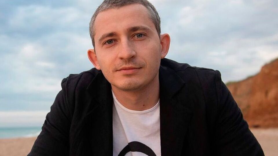 Серга: Даже самый тупой человек видит, что происходит. И занимает позицию "за" или "против"