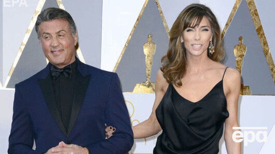 Сталлоне и Флавин поженились 17 мая 1997 года