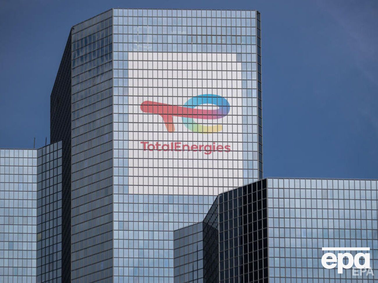 Французская компания TotalEnergies, возможно, поставляет топливо российским ВВС