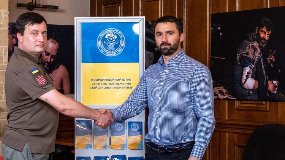 Керівник проєктного офісу "Метінвест" Олександр Водовіз (праворуч): Сьогодні всі ми разом із сім'ями полонених. Разом з усіма, хто допомагає нашій армії