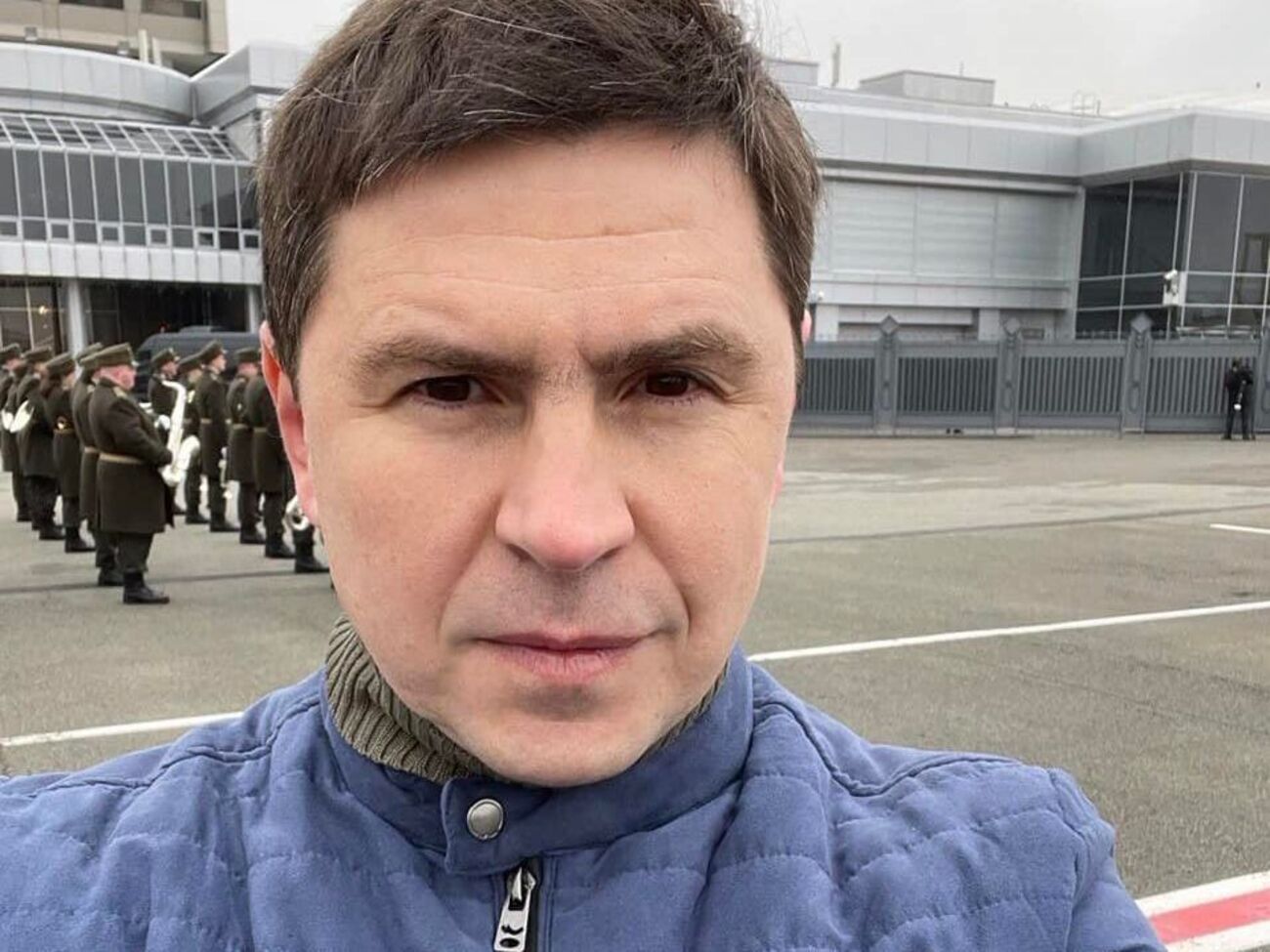 Подоляк: Надо усиливать помощь Украине