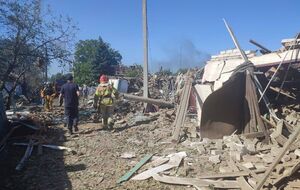 Российские ракеты попали в жилые дома, пассажирский поезд и здание вокзала