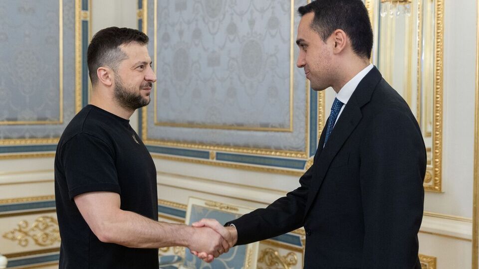 Зеленський (на фото ліворуч) подякував Італії за фінансову та оборонну підтримку України