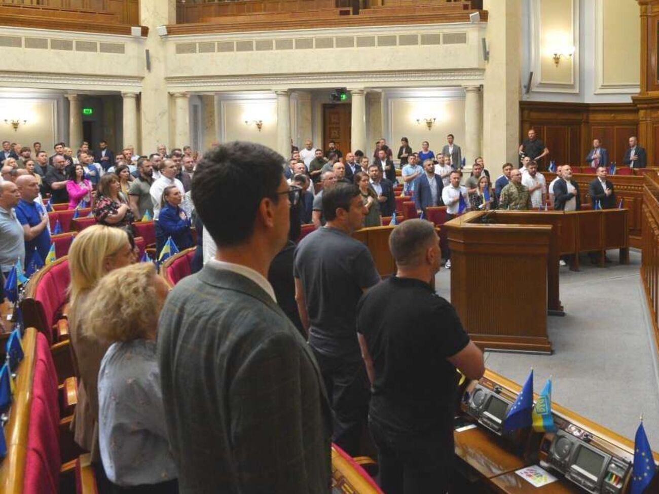 У Раді зареєстрували проєкт постанови про дострокове припинення депутатських повноважень 42 нардепів