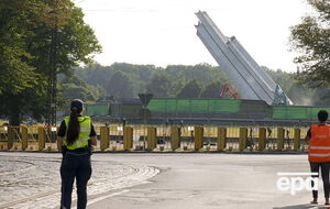 Памятник демонтировали три дня