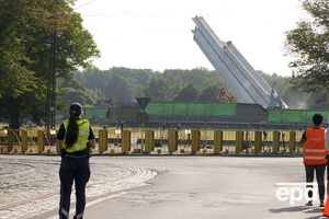 Памятник демонтировали три дня