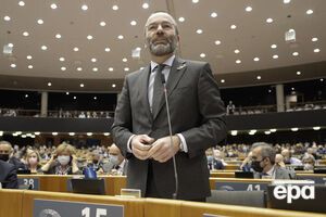 Россияне должны ощутить на себе последствия введенных санкций против РФ, отметил Вебер