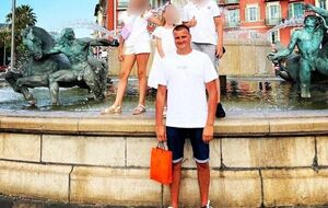 Харківський чиновник опублікував свої фото на Лазурному березі