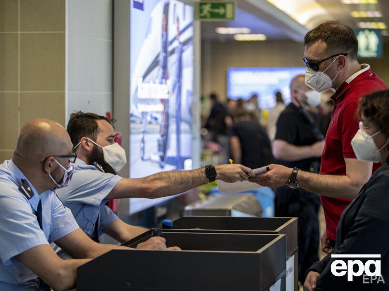 Чехия предлагает не вводить жесткие ограничения на выдачу виз в европейские страны для россиян