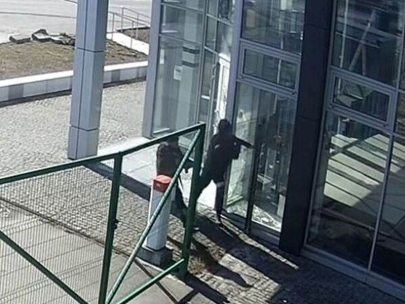 Поліція встановила особу одного з російських військових, які в березні розстріляли двох мирних жителів у Київській області