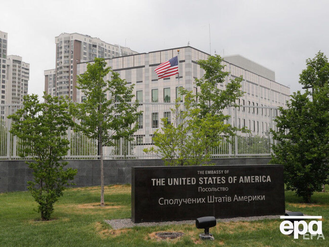В посольстве американцам посоветовали оставить образец ДНК