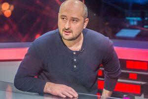 Бабченко: Україна противника постійно промацує, знаходить вразливе місце, б'є по ньому – і досягає якихось тактичних переваг