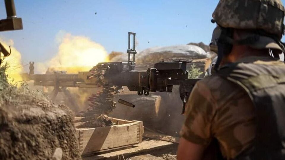 Українські військові стримують наступ ворога