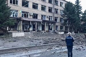 Оккупанты практически ежедневно обстреливают из артиллерии и наносят ракетные удары по Харькову и населенным пунктам области