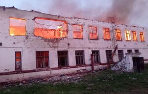 После обстрела оккупантами одного из сел Белопольской общины произошли пожары в зданиях училища, школы, детского сада, почты, отметил Живицкий