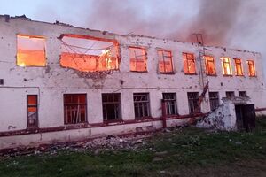 После обстрела оккупантами одного из сел Белопольской общины произошли пожары в зданиях училища, школы, детского сада, почты, отметил Живицкий