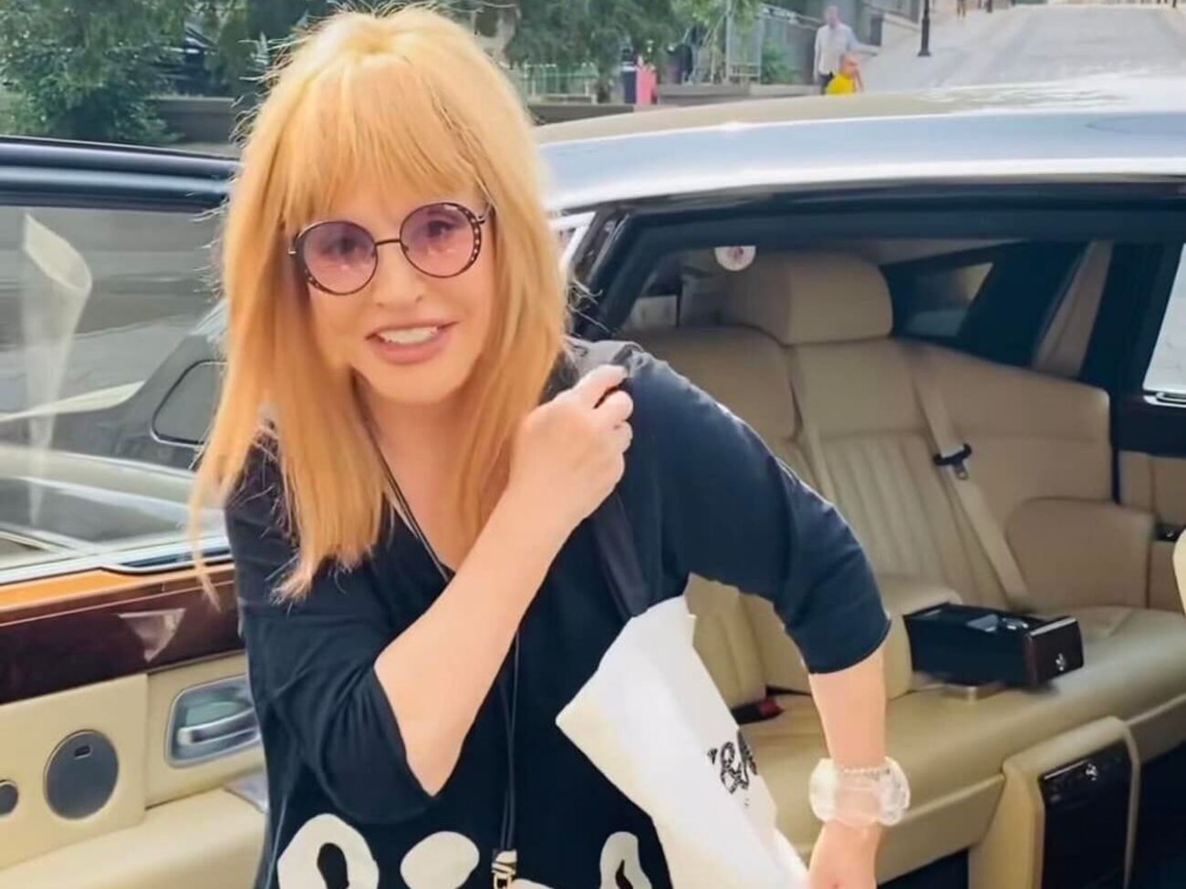 Пугачева вместе с мужем и детьми выехала за границу, так как в РФ началась травля осудившего нападение РФ на Украину Галкина