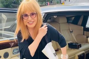 Пугачева вместе с мужем и детьми выехала за границу, так как в РФ началась травля осудившего нападение РФ на Украину Галкина