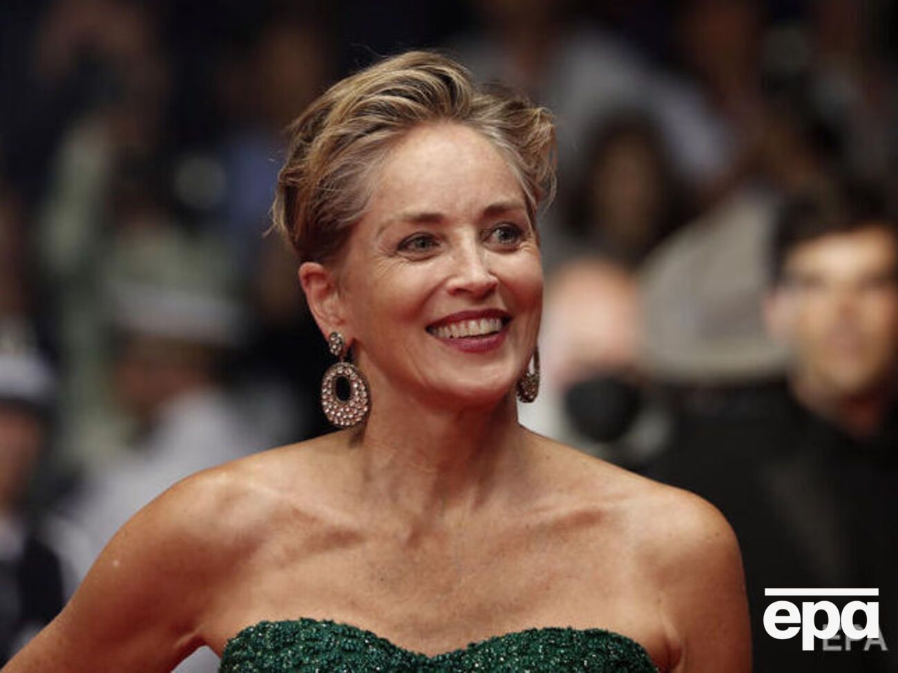 Стоун родилась в 1958 году