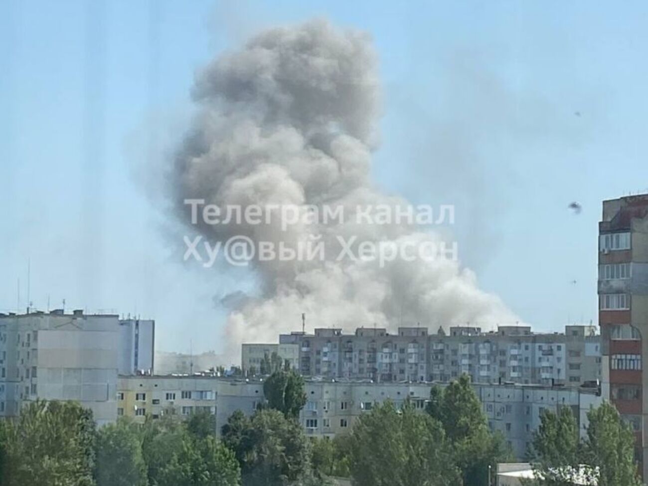Очевидцы сообщили журналистам о нескольких взрывах