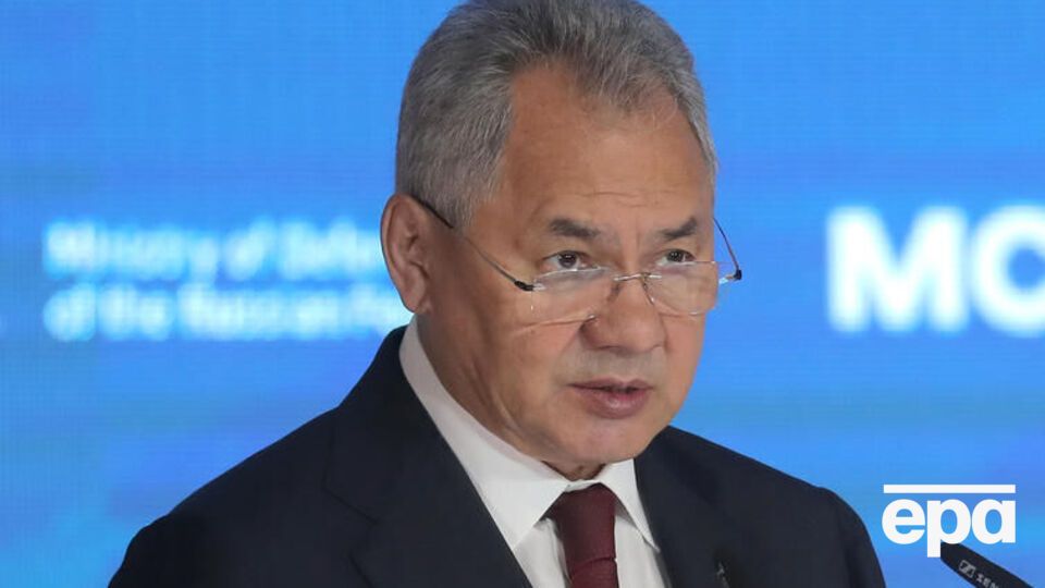 Британська розвідка пише, що Шойгу довгий час намагався позбутися своєї репутації людини, яка не має серйозного воєнного досвіду