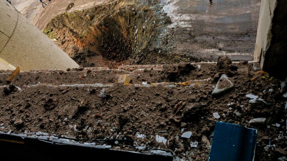 Oбе ракеты взорвались около основного корпуса ХОВА