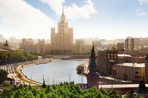 Уровень жизни простых россиян отстал на 10 лет, говорится в материале CNN