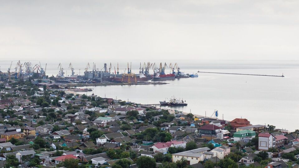 Окупанти заявили про пошкодження нафтосховищ у Бердянську, місцева влада припускає, що міг розлитися мазут на потопленому російському кораблі