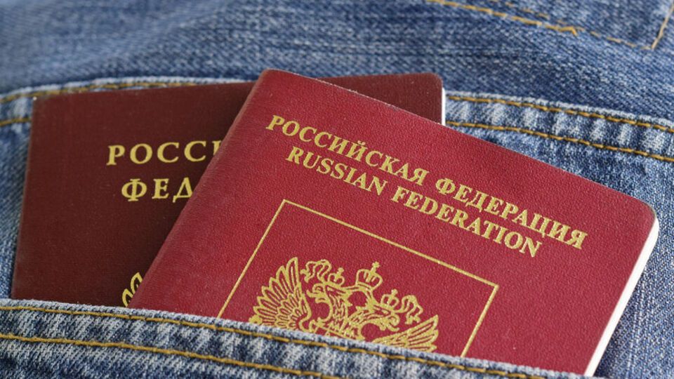 В оккупированном Бердянске за два месяца паспорта РФ получили менее 1% населения